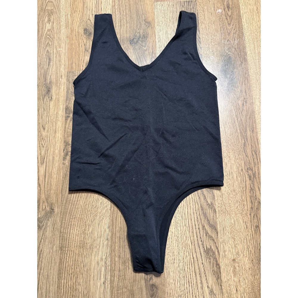 Yelete Bodysuit Women Size One Size Black Top V-Neck Sleeveless NWT